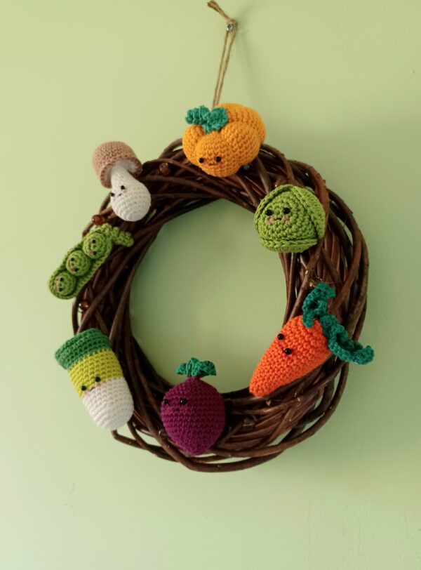 Amigurumi "Love your Veg" wreath